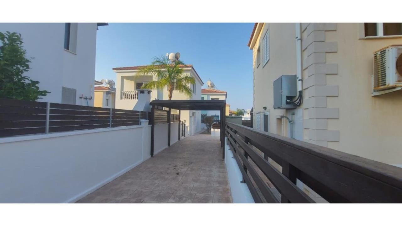 Stylish Villa Paralimni Exterior photo